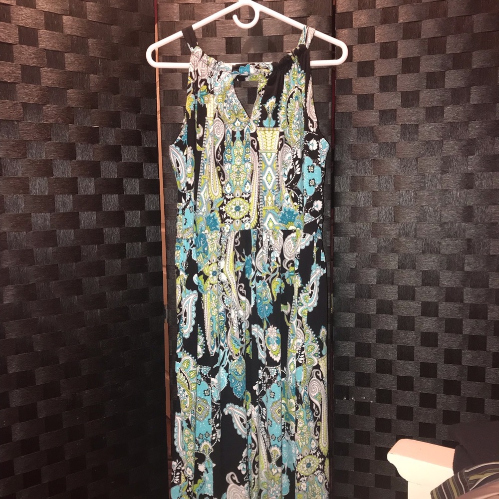 Dress - Picture 2 of 3